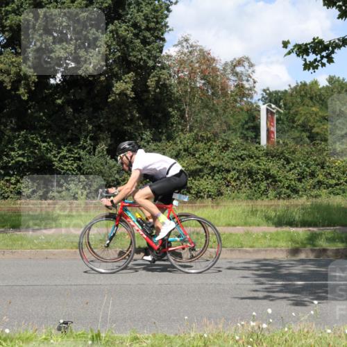 10.08.2025 - GEWOBA Citytriathlon Bremen Yannick Fuchs http://msf.ph/oto/8569861 10.08.2025 14:15:13 Radfahren 15, 45, 54, 55, 76, 88, 97, 108, 133, 146, 151, 226 meine-sportfotos.de
