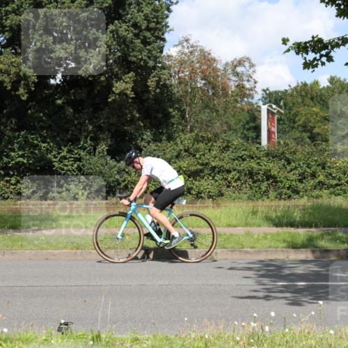 10.08.2025 - GEWOBA Citytriathlon Bremen Yannick Fuchs http://msf.ph/oto/8569871 10.08.2025 14:15:17 Radfahren 15, 45, 54, 55, 76, 88, 97, 108, 133, 146 meine-sportfotos.de