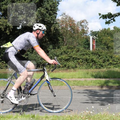 10.08.2025 - GEWOBA Citytriathlon Bremen Yannick Fuchs http://msf.ph/oto/8569879 10.08.2025 14:15:20 Radfahren 15, 45, 54, 55, 76, 88, 97, 108, 123, 146 meine-sportfotos.de