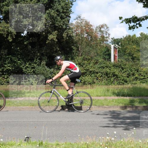 10.08.2025 - GEWOBA Citytriathlon Bremen Yannick Fuchs http://msf.ph/oto/8569901 10.08.2025 14:15:33 Radfahren 45, 54, 55, 72, 97, 98, 118, 123, 187 meine-sportfotos.de