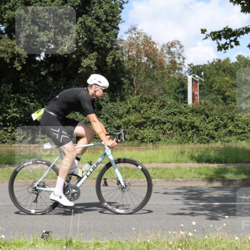 10.08.2025 - GEWOBA Citytriathlon Bremen Yannick Fuchs http://msf.ph/oto/8569905 10.08.2025 14:15:35 Radfahren 54, 72, 74, 97, 98, 118, 123, 187 meine-sportfotos.de