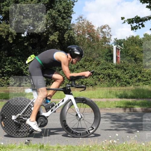 10.08.2025 - GEWOBA Citytriathlon Bremen Yannick Fuchs http://msf.ph/oto/8569919 10.08.2025 14:15:53 Radfahren 43, 46, 72, 74, 92, 98, 129, 187, 271 meine-sportfotos.de