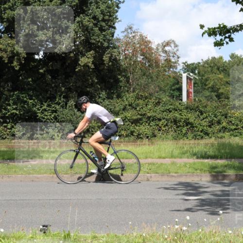 10.08.2025 - GEWOBA Citytriathlon Bremen Yannick Fuchs http://msf.ph/oto/8569924 10.08.2025 14:15:59 Radfahren 23, 24, 43, 46, 74, 92, 129, 271 meine-sportfotos.de