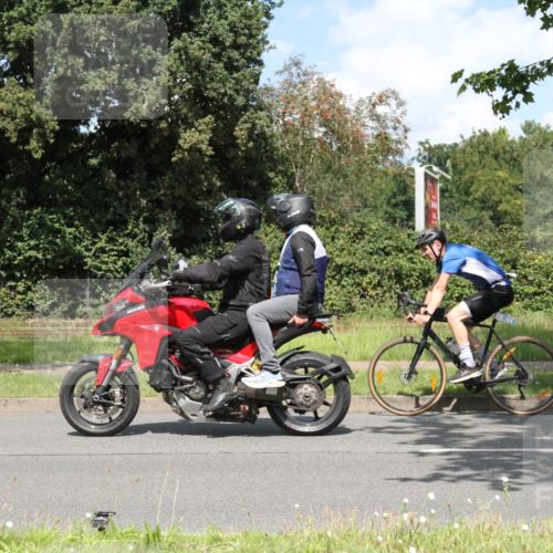 10.08.2025 - GEWOBA Citytriathlon Bremen Yannick Fuchs http://msf.ph/oto/8569961 10.08.2025 14:16:17 Radfahren 2, 23, 24, 31, 38, 46, 48, 57, 62, 63, 65, 92, 144 meine-sportfotos.de