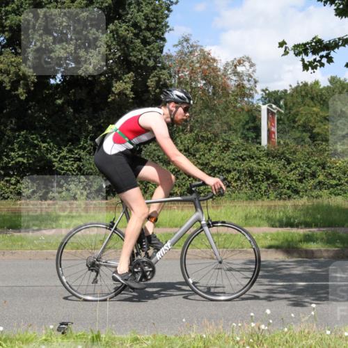 10.08.2025 - GEWOBA Citytriathlon Bremen Yannick Fuchs http://msf.ph/oto/8569987 10.08.2025 14:16:27 Radfahren 31, 38, 48, 57, 62, 63, 64, 65, 121, 144, 152, 173 meine-sportfotos.de