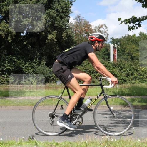 10.08.2025 - GEWOBA Citytriathlon Bremen Yannick Fuchs http://msf.ph/oto/8570075 10.08.2025 14:17:20 Radfahren 58, 136, 164, 304 meine-sportfotos.de