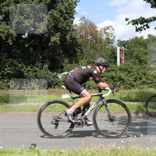 10.08.2025 - GEWOBA Citytriathlon Bremen Yannick Fuchs http://msf.ph/oto/8570076 10.08.2025 14:17:29 Radfahren 4, 127, 136, 304 meine-sportfotos.de