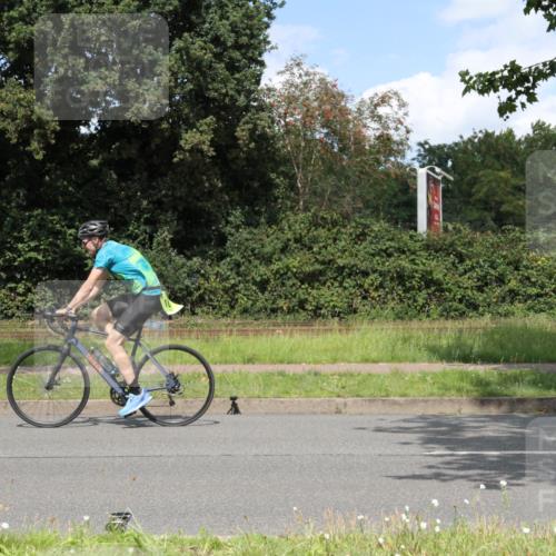 10.08.2025 - GEWOBA Citytriathlon Bremen Yannick Fuchs http://msf.ph/oto/8570126 10.08.2025 14:18:07 Radfahren 51, 91, 214, 240, 263, 295 meine-sportfotos.de