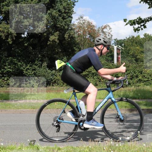 10.08.2025 - GEWOBA Citytriathlon Bremen Yannick Fuchs http://msf.ph/oto/8570140 10.08.2025 14:18:25 Radfahren 47, 75, 94, 100, 131, 147, 255, 295 meine-sportfotos.de
