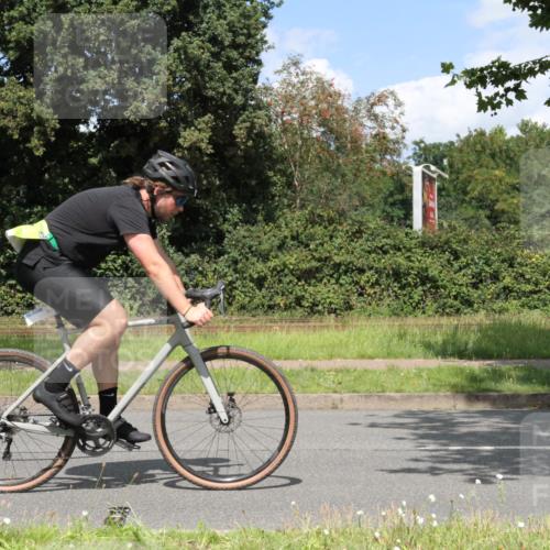10.08.2025 - GEWOBA Citytriathlon Bremen Yannick Fuchs http://msf.ph/oto/8570148 10.08.2025 14:18:32 Radfahren 30, 47, 75, 94, 100, 131, 147, 255, 314 meine-sportfotos.de