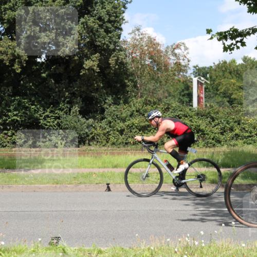 10.08.2025 - GEWOBA Citytriathlon Bremen Yannick Fuchs http://msf.ph/oto/8570149 10.08.2025 14:18:32 Radfahren 30, 47, 75, 94, 100, 131, 147, 255, 314 meine-sportfotos.de