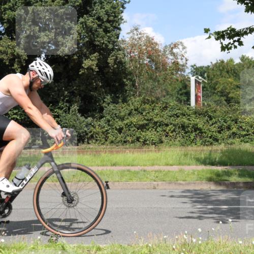 10.08.2025 - GEWOBA Citytriathlon Bremen Yannick Fuchs http://msf.ph/oto/8570151 10.08.2025 14:18:34 Radfahren 30, 47, 50, 75, 94, 100, 131, 147, 255, 314 meine-sportfotos.de