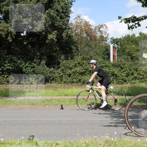 10.08.2025 - GEWOBA Citytriathlon Bremen Yannick Fuchs http://msf.ph/oto/8570152 10.08.2025 14:18:35 Radfahren 30, 47, 50, 75, 81, 94, 100, 131, 147, 255, 314 meine-sportfotos.de