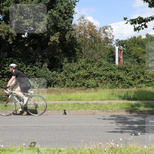 10.08.2025 - GEWOBA Citytriathlon Bremen Yannick Fuchs http://msf.ph/oto/8570153 10.08.2025 14:18:35 Radfahren 30, 47, 50, 75, 81, 94, 100, 131, 147, 255, 314 meine-sportfotos.de