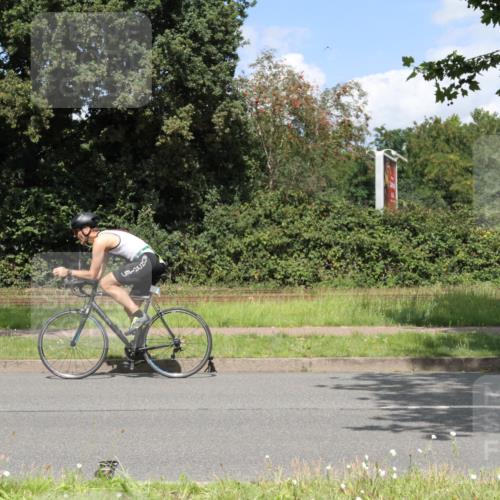 10.08.2025 - GEWOBA Citytriathlon Bremen Yannick Fuchs http://msf.ph/oto/8570156 10.08.2025 14:18:37 Radfahren 30, 47, 50, 75, 81, 94, 100, 106, 131, 147, 255, 314 meine-sportfotos.de