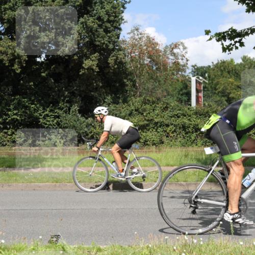 10.08.2025 - GEWOBA Citytriathlon Bremen Yannick Fuchs http://msf.ph/oto/8570158 10.08.2025 14:18:39 Radfahren 30, 47, 50, 81, 94, 100, 106, 131, 255, 314 meine-sportfotos.de