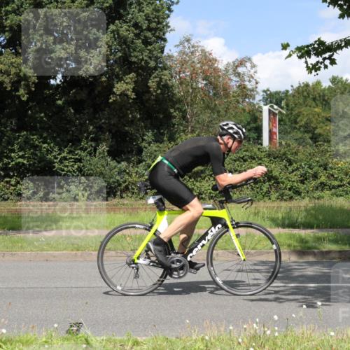 10.08.2025 - GEWOBA Citytriathlon Bremen Yannick Fuchs http://msf.ph/oto/8570170 10.08.2025 14:18:56 Radfahren 30, 50, 81, 101, 106, 116, 139, 261, 264 meine-sportfotos.de