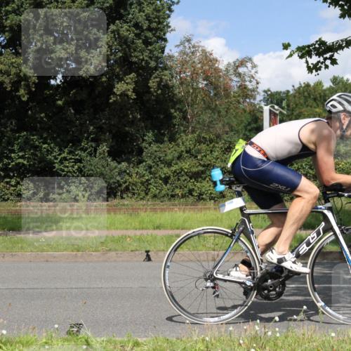10.08.2025 - GEWOBA Citytriathlon Bremen Yannick Fuchs http://msf.ph/oto/8570171 10.08.2025 14:18:56 Radfahren 30, 50, 81, 101, 106, 116, 139, 261, 264 meine-sportfotos.de