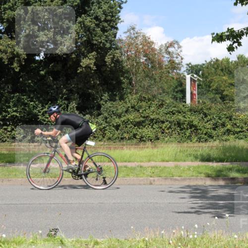 10.08.2025 - GEWOBA Citytriathlon Bremen Yannick Fuchs http://msf.ph/oto/8570179 10.08.2025 14:19:06 Radfahren 101, 116, 126, 139, 162, 201, 254, 261, 264 meine-sportfotos.de