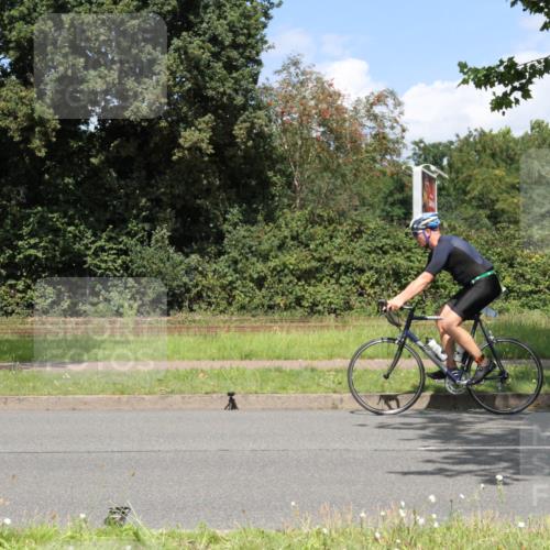 10.08.2025 - GEWOBA Citytriathlon Bremen Yannick Fuchs http://msf.ph/oto/8570186 10.08.2025 14:19:11 Radfahren 101, 124, 126, 139, 162, 201, 239, 254, 264 meine-sportfotos.de