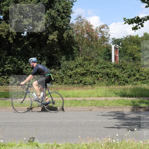 10.08.2025 - GEWOBA Citytriathlon Bremen Yannick Fuchs http://msf.ph/oto/8570187 10.08.2025 14:19:11 Radfahren 101, 124, 126, 139, 162, 201, 239, 254, 264 meine-sportfotos.de