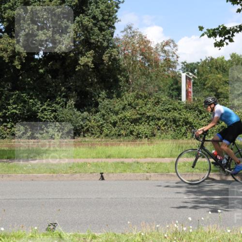 10.08.2025 - GEWOBA Citytriathlon Bremen Yannick Fuchs http://msf.ph/oto/8570188 10.08.2025 14:19:12 Radfahren 101, 124, 126, 139, 162, 201, 227, 239, 254 meine-sportfotos.de