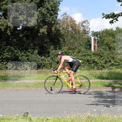 10.08.2025 - GEWOBA Citytriathlon Bremen Yannick Fuchs http://msf.ph/oto/8570190 10.08.2025 14:19:13 Radfahren 101, 124, 126, 139, 162, 201, 227, 239, 254 meine-sportfotos.de