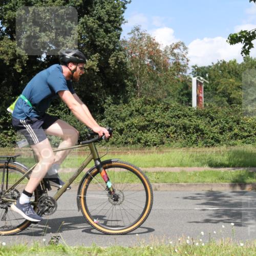 10.08.2025 - GEWOBA Citytriathlon Bremen Yannick Fuchs http://msf.ph/oto/8570191 10.08.2025 14:19:15 Radfahren 101, 124, 126, 139, 162, 201, 227, 239, 254 meine-sportfotos.de