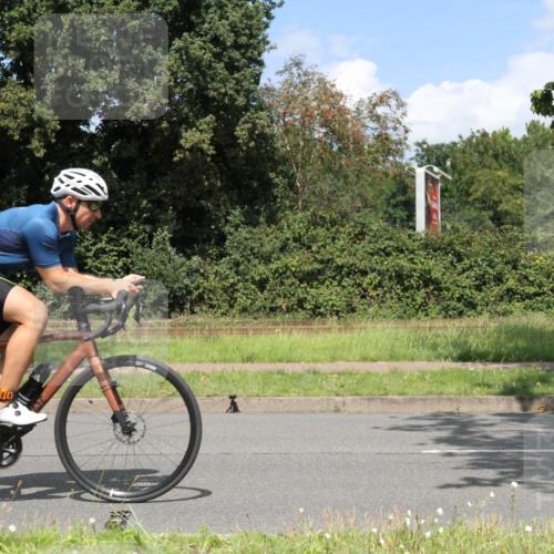 10.08.2025 - GEWOBA Citytriathlon Bremen Yannick Fuchs http://msf.ph/oto/8570192 10.08.2025 14:19:16 Radfahren 101, 124, 126, 139, 162, 201, 227, 239, 254 meine-sportfotos.de