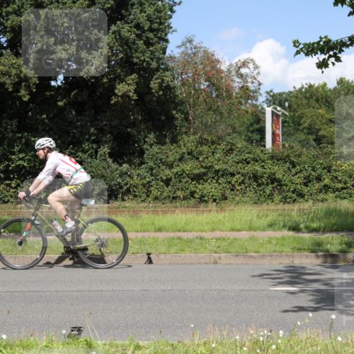 10.08.2025 - GEWOBA Citytriathlon Bremen Yannick Fuchs http://msf.ph/oto/8570283 10.08.2025 14:20:30 Radfahren 11, 28, 29, 35, 52, 67, 69, 80, 197, 229, 274 meine-sportfotos.de