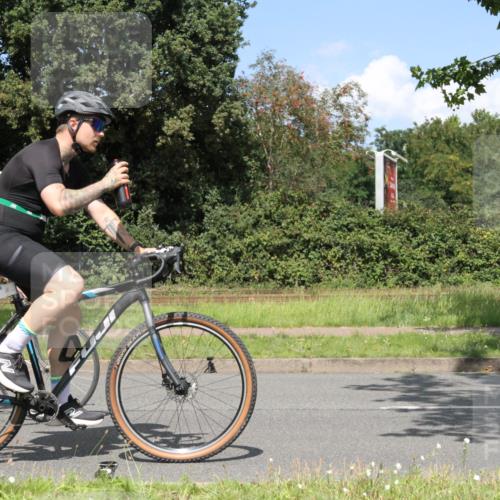 10.08.2025 - GEWOBA Citytriathlon Bremen Yannick Fuchs http://msf.ph/oto/8570296 10.08.2025 14:20:40 Radfahren 11, 28, 35, 56, 61, 67, 69, 80, 110, 145, 216, 229, 272, 274, 281, 312 meine-sportfotos.de