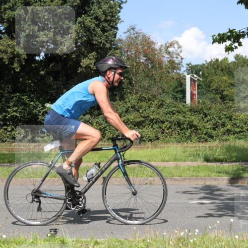 10.08.2025 - GEWOBA Citytriathlon Bremen Yannick Fuchs http://msf.ph/oto/8570298 10.08.2025 14:20:43 Radfahren 11, 28, 35, 56, 61, 67, 69, 80, 110, 145, 157, 216, 229, 272, 274, 281, 312 meine-sportfotos.de