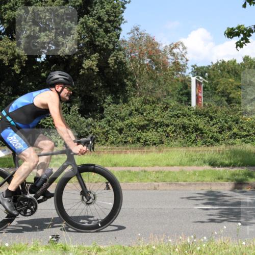 10.08.2025 - GEWOBA Citytriathlon Bremen Yannick Fuchs http://msf.ph/oto/8570300 10.08.2025 14:20:47 Radfahren 11, 56, 61, 67, 69, 73, 110, 142, 145, 157, 216, 229, 272, 274, 281, 312 meine-sportfotos.de