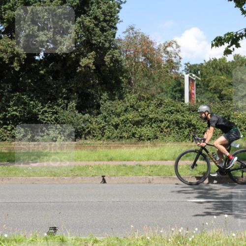 10.08.2025 - GEWOBA Citytriathlon Bremen Yannick Fuchs http://msf.ph/oto/8570302 10.08.2025 14:20:48 Radfahren 11, 56, 61, 69, 73, 110, 142, 145, 157, 216, 229, 266, 272, 274, 281, 312 meine-sportfotos.de