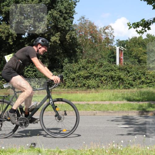 10.08.2025 - GEWOBA Citytriathlon Bremen Yannick Fuchs http://msf.ph/oto/8570304 10.08.2025 14:20:49 Radfahren 11, 56, 61, 69, 73, 110, 142, 145, 157, 216, 229, 266, 272, 274, 281, 312 meine-sportfotos.de