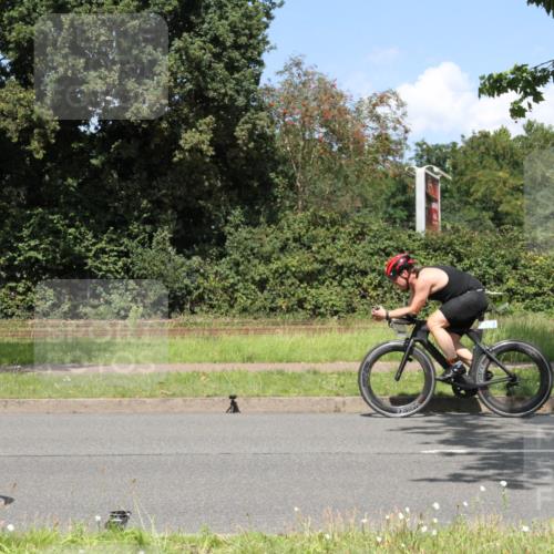 10.08.2025 - GEWOBA Citytriathlon Bremen Yannick Fuchs http://msf.ph/oto/8570311 10.08.2025 14:20:58 Radfahren 19, 56, 61, 73, 110, 142, 145, 157, 191, 266, 272, 312 meine-sportfotos.de