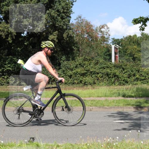 10.08.2025 - GEWOBA Citytriathlon Bremen Yannick Fuchs http://msf.ph/oto/8570313 10.08.2025 14:20:58 Radfahren 19, 56, 61, 73, 110, 142, 145, 157, 191, 266, 272, 312 meine-sportfotos.de