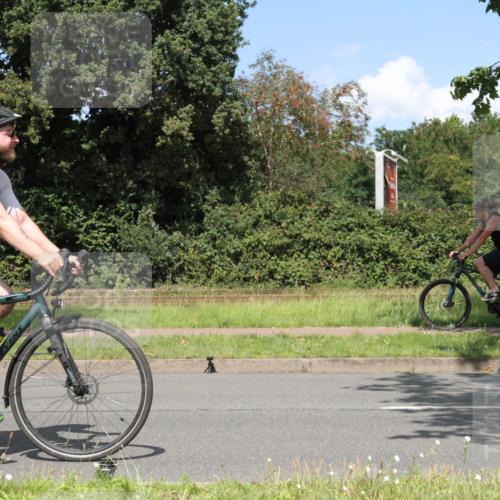 10.08.2025 - GEWOBA Citytriathlon Bremen Yannick Fuchs http://msf.ph/oto/8570315 10.08.2025 14:20:59 Radfahren 19, 56, 61, 73, 110, 142, 145, 157, 191, 266, 272, 312 meine-sportfotos.de