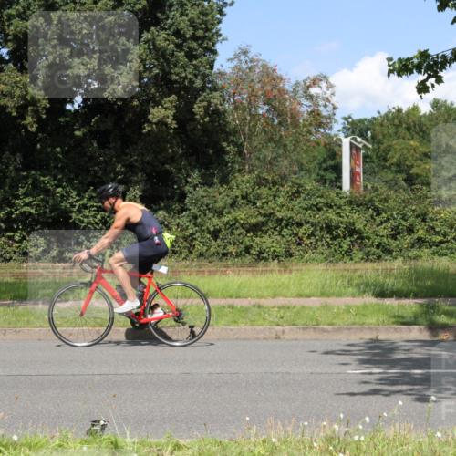 10.08.2025 - GEWOBA Citytriathlon Bremen Yannick Fuchs http://msf.ph/oto/8570331 10.08.2025 14:21:14 Radfahren 6, 19, 191 meine-sportfotos.de