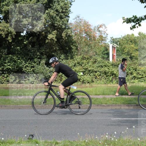 10.08.2025 - GEWOBA Citytriathlon Bremen Yannick Fuchs http://msf.ph/oto/8570356 10.08.2025 14:21:27 Radfahren 9, 177 meine-sportfotos.de
