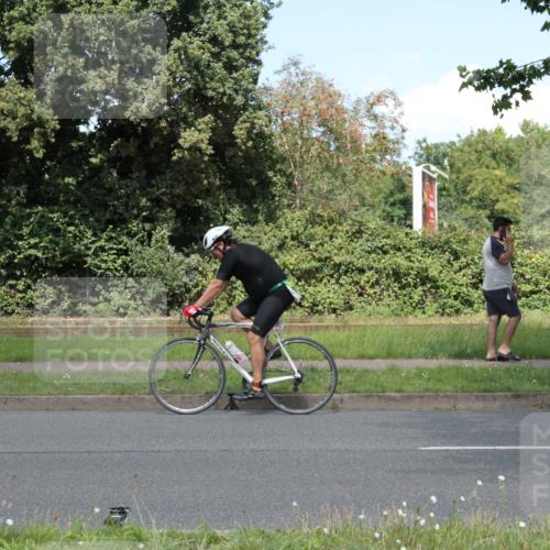 10.08.2025 - GEWOBA Citytriathlon Bremen Yannick Fuchs http://msf.ph/oto/8570357 10.08.2025 14:21:27 Radfahren 9, 177 meine-sportfotos.de