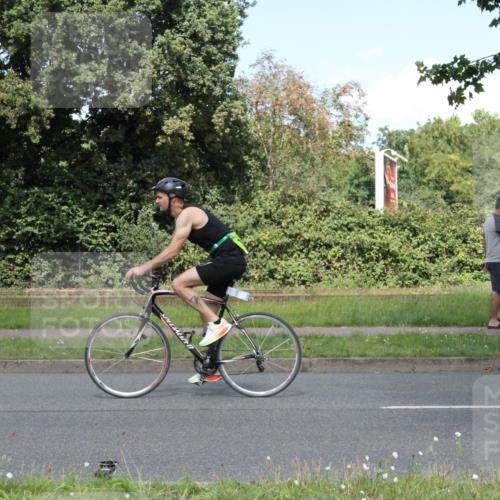 10.08.2025 - GEWOBA Citytriathlon Bremen Yannick Fuchs http://msf.ph/oto/8570358 10.08.2025 14:21:28 Radfahren 9, 140, 177 meine-sportfotos.de