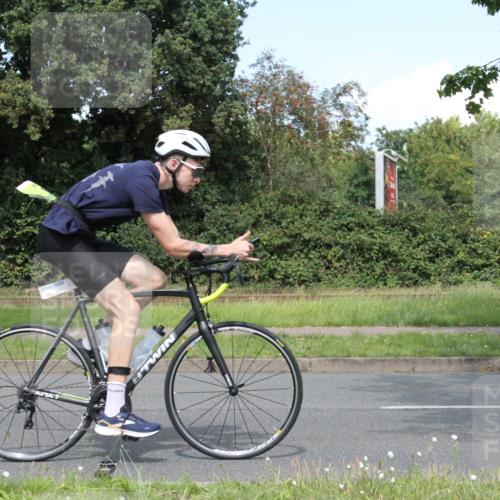 10.08.2025 - GEWOBA Citytriathlon Bremen Yannick Fuchs http://msf.ph/oto/8570365 10.08.2025 14:21:41 Radfahren 9, 140, 160, 177, 211, 283, 334 meine-sportfotos.de