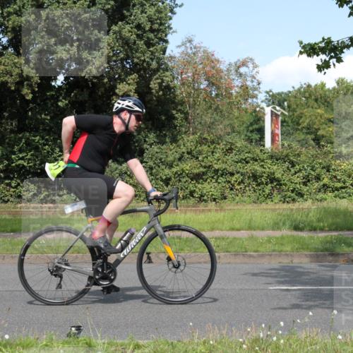 10.08.2025 - GEWOBA Citytriathlon Bremen Yannick Fuchs http://msf.ph/oto/8570370 10.08.2025 14:21:51 Radfahren 140, 160, 211, 283, 334 meine-sportfotos.de