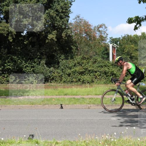 10.08.2025 - GEWOBA Citytriathlon Bremen Yannick Fuchs http://msf.ph/oto/8570405 10.08.2025 14:22:14 Radfahren 109, 186, 215, 224, 253, 258, 262 meine-sportfotos.de