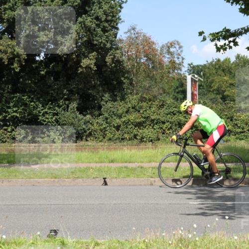 10.08.2025 - GEWOBA Citytriathlon Bremen Yannick Fuchs http://msf.ph/oto/8570437 10.08.2025 14:22:36 Radfahren 86, 204, 217, 242, 259, 262, 297 meine-sportfotos.de