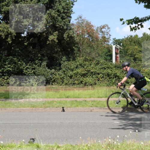 10.08.2025 - GEWOBA Citytriathlon Bremen Yannick Fuchs http://msf.ph/oto/8570440 10.08.2025 14:22:38 Radfahren 86, 204, 217, 242, 259, 262, 297, 427 meine-sportfotos.de