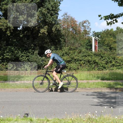 10.08.2025 - GEWOBA Citytriathlon Bremen Yannick Fuchs http://msf.ph/oto/8570443 10.08.2025 14:22:39 Radfahren 86, 204, 217, 242, 259, 280, 297, 427 meine-sportfotos.de