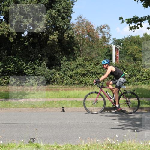 10.08.2025 - GEWOBA Citytriathlon Bremen Yannick Fuchs http://msf.ph/oto/8570447 10.08.2025 14:22:41 Radfahren 86, 204, 242, 259, 280, 297, 353, 427 meine-sportfotos.de
