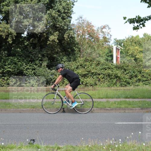10.08.2025 - GEWOBA Citytriathlon Bremen Yannick Fuchs http://msf.ph/oto/8570498 10.08.2025 14:23:30 Radfahren 99, 154, 200, 205, 225, 234, 250, 251, 317, 478 meine-sportfotos.de